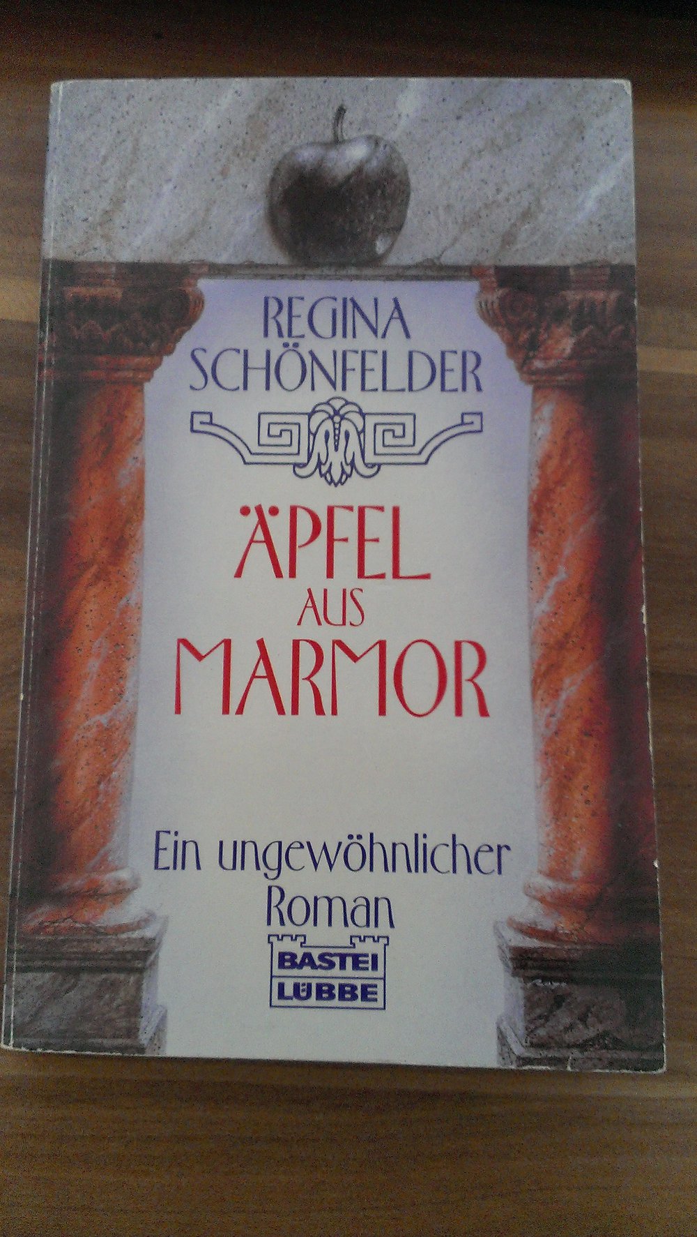 Äpfel aus Marmor von Regina Schönfelder