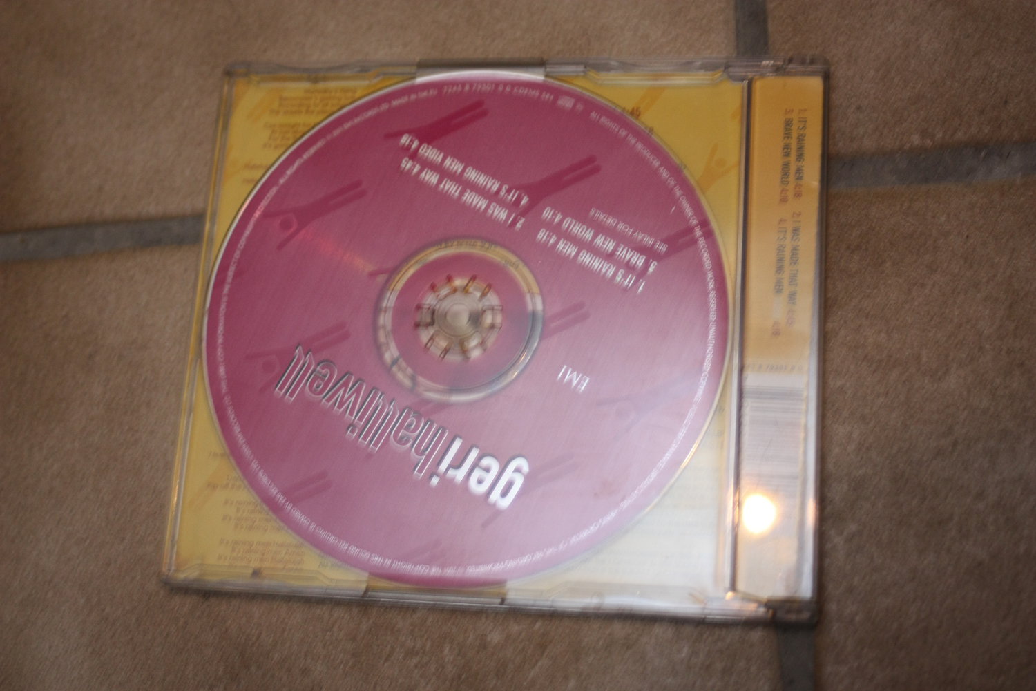 Ex Spice Girl Geri Halliwell It's raining men, Bridget Jones 2001