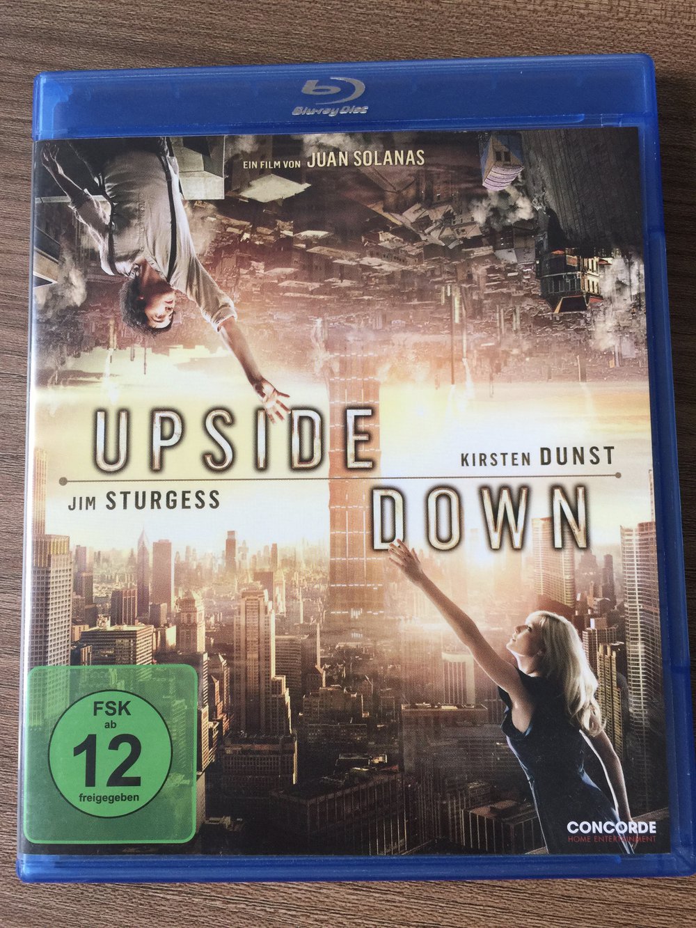 UPSIDE DOWN Blu-Ray