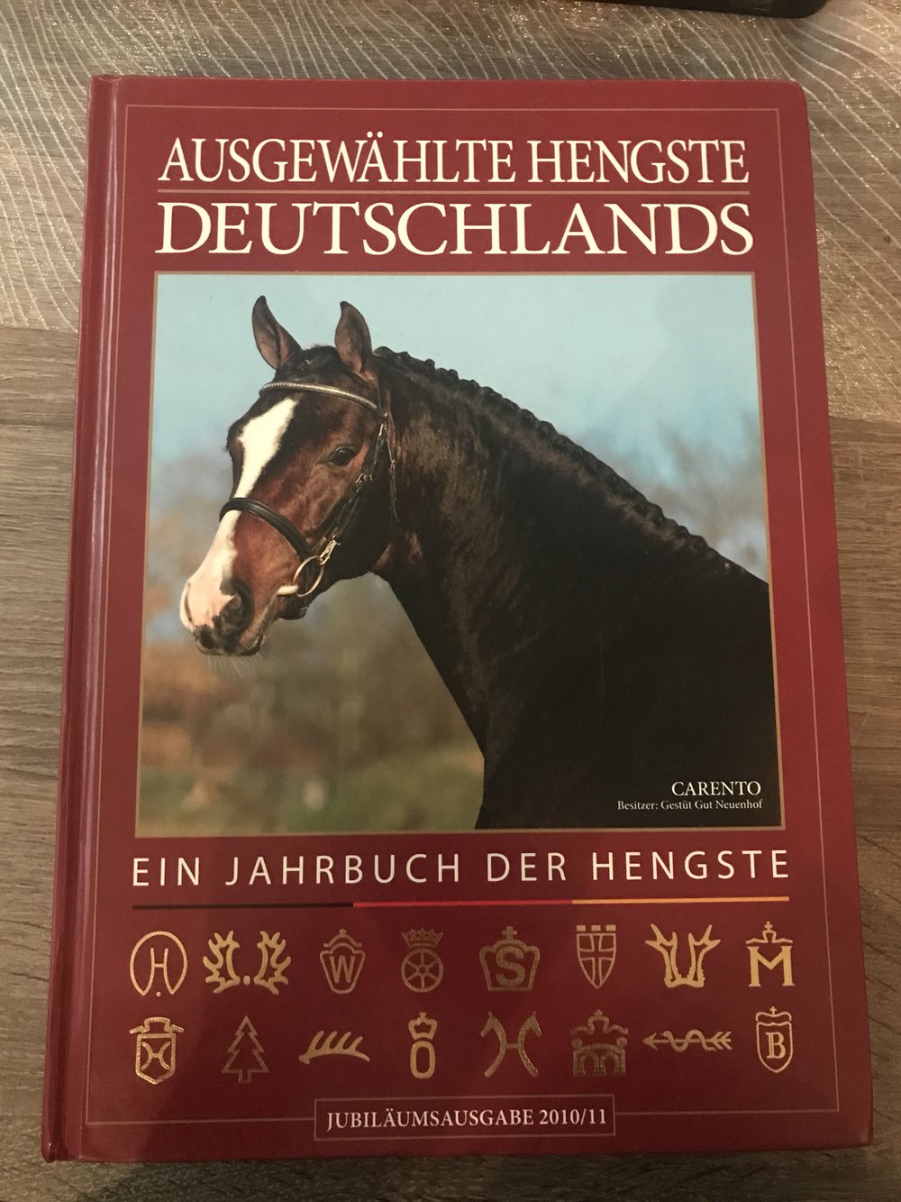 Ausgewählte Hengste Deutschlands 2010/11 Ein Jahrbuch der Hengste
