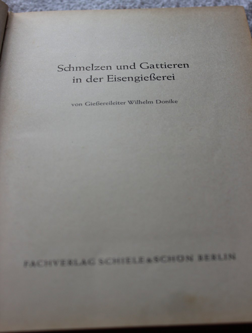 Schmelzen und Gattieren in der Eisengiesserei, altes Lehrbuch
