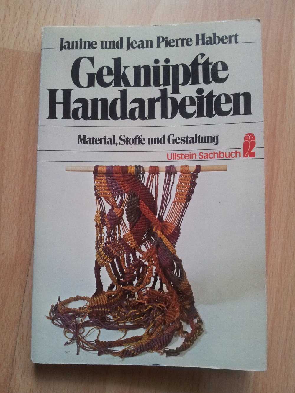 Bastelbuch - Geknüpfte Handarbeiten - Material, Soffe  und Gestaltung