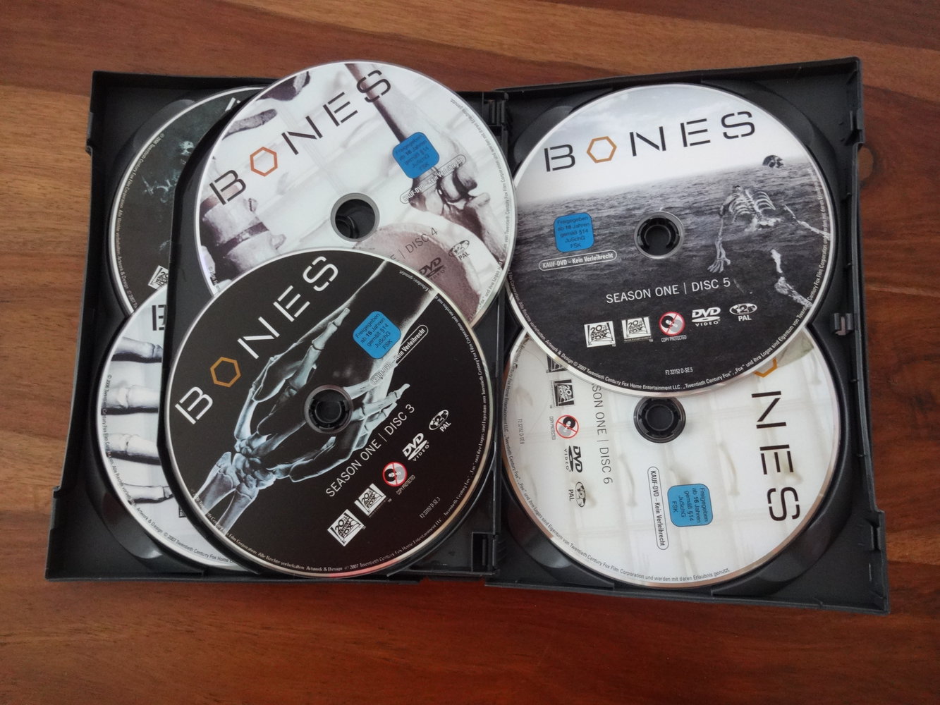 Bones Staffel 1
