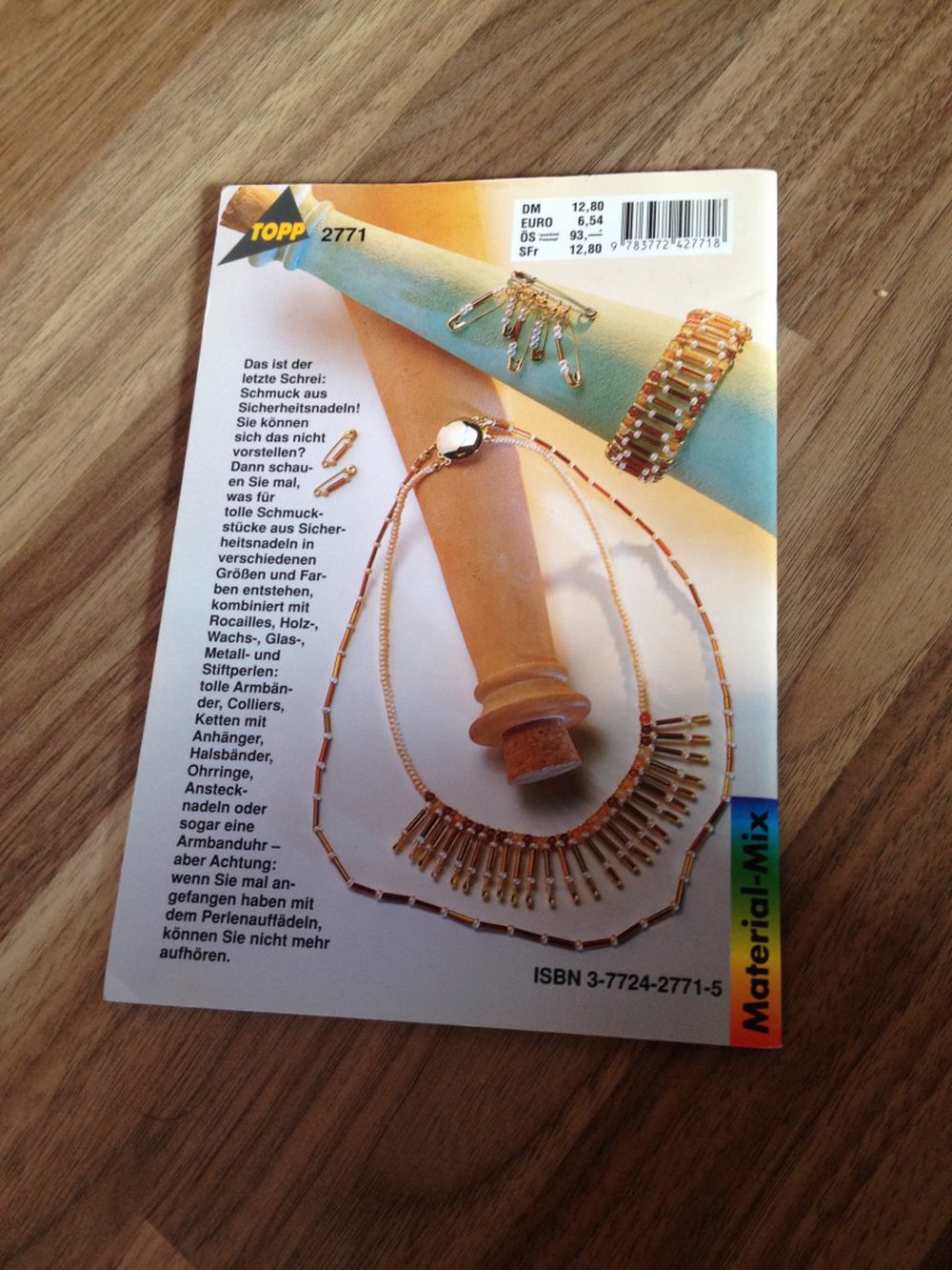 Schmuck mit Perlen & Sicherheitsnadeln