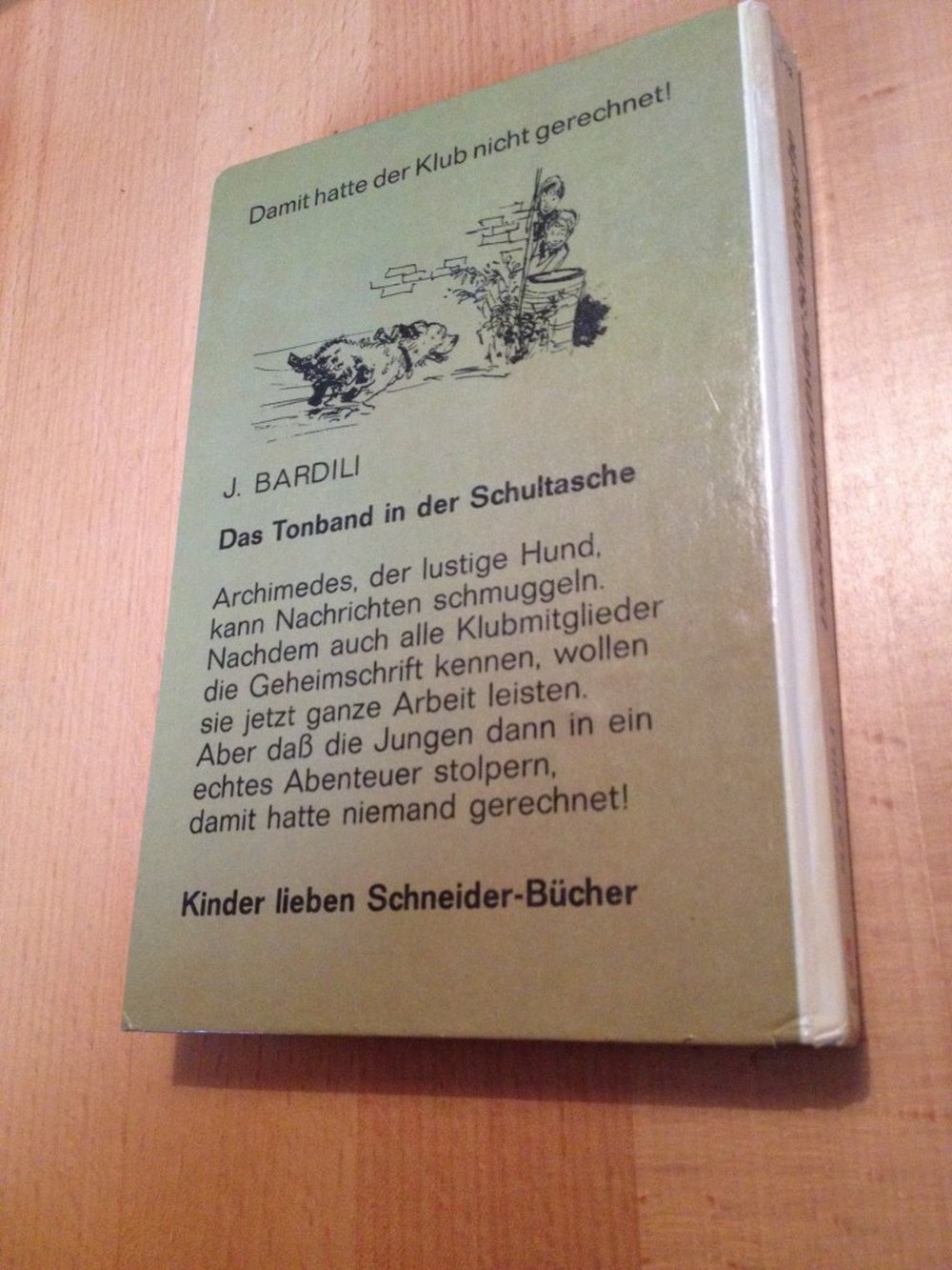 Das Tonband in der Schultasche