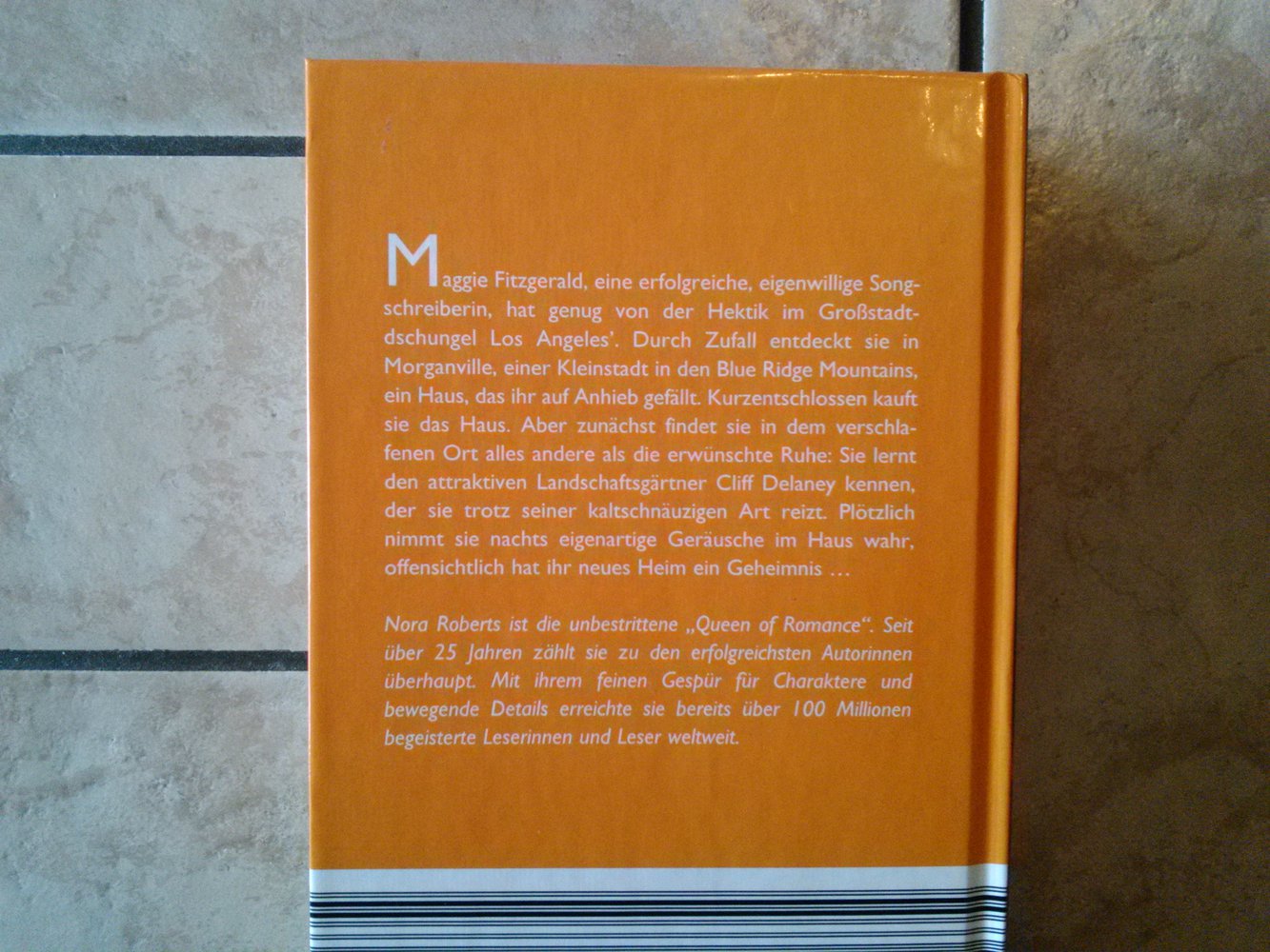 Buch -  Schatten über dem Paradies von Nora Roberts 