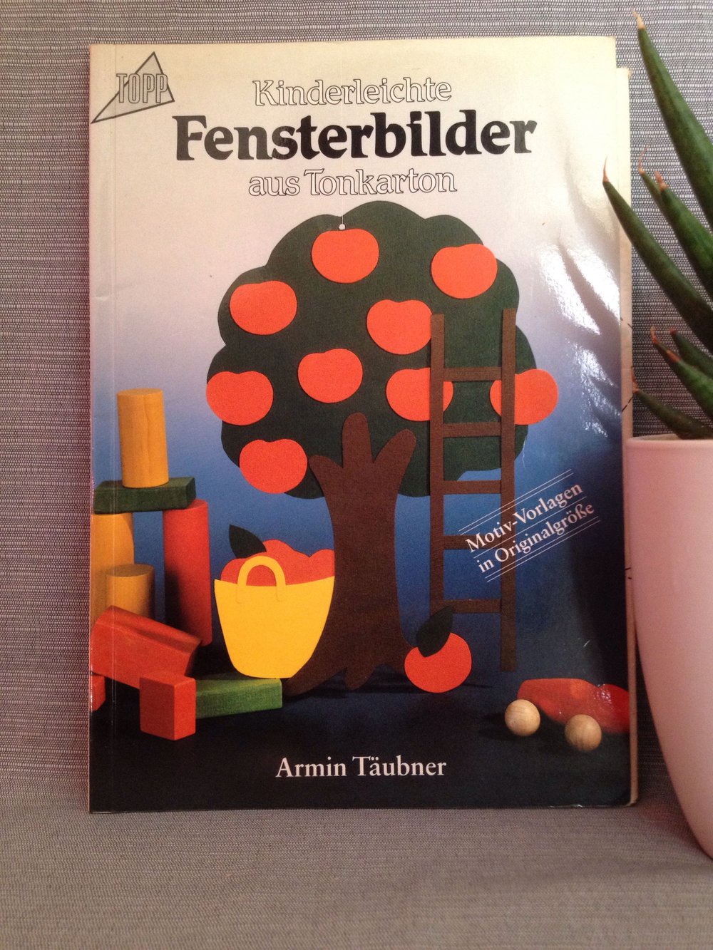 Kinderleichte Fensterbilder aus Tonkarton 