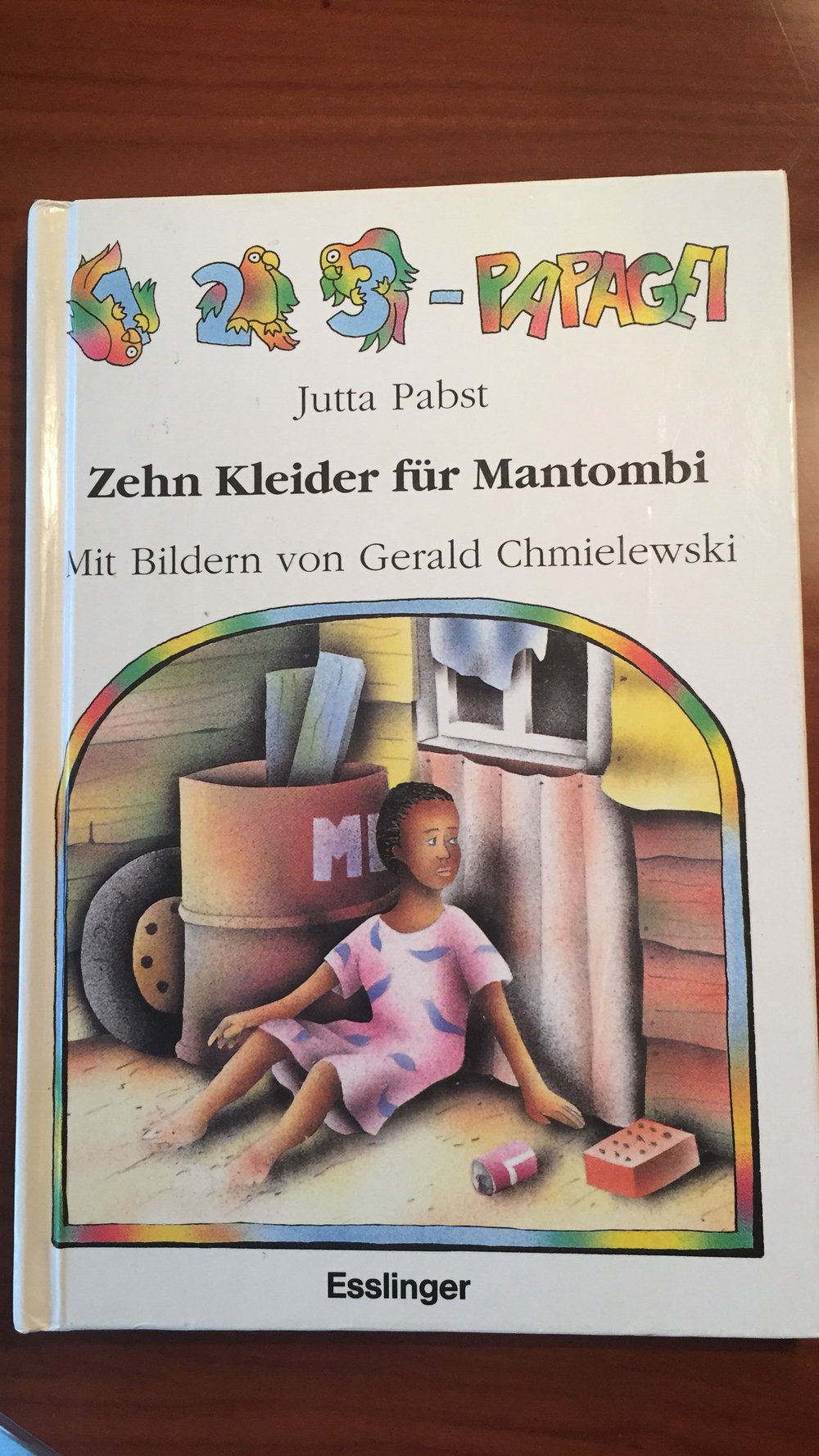 Zehn Kleider für Mantombi