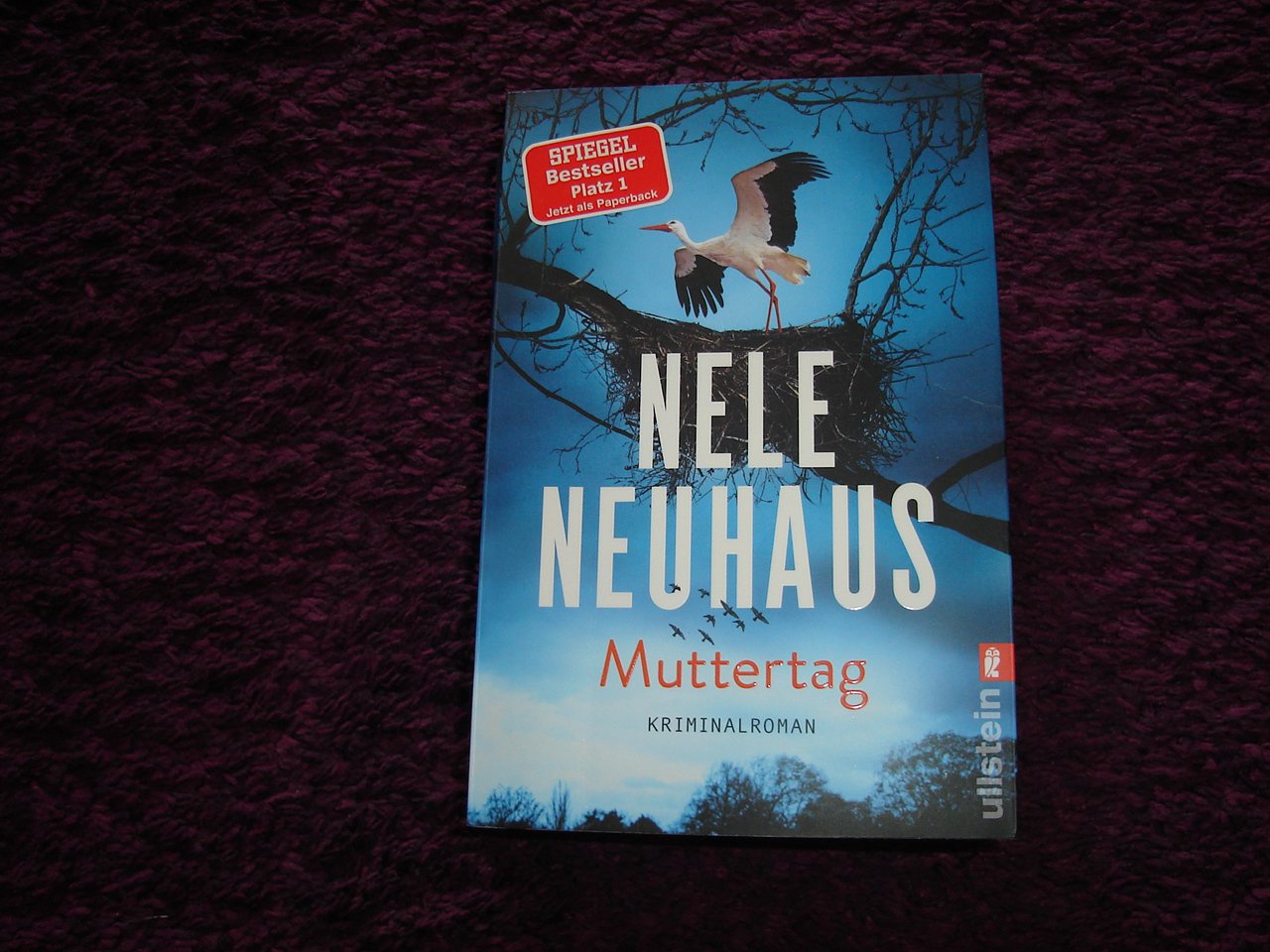 Nele Neuhaus Muttertag Taschenbuch Kriminalroman sehr sehr guter Zustand 