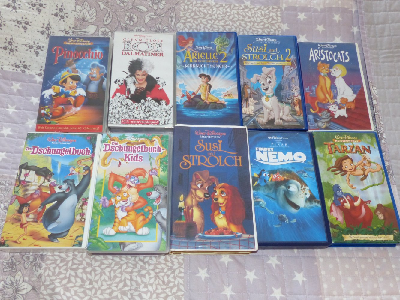 Kinderfilme, viele Videokassetten, auch einzeln zu kaufen.