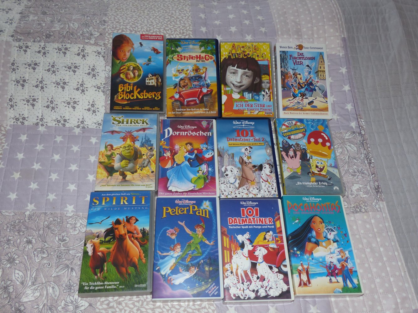 Kinderfilme, viele Videokassetten, auch einzeln zu kaufen.