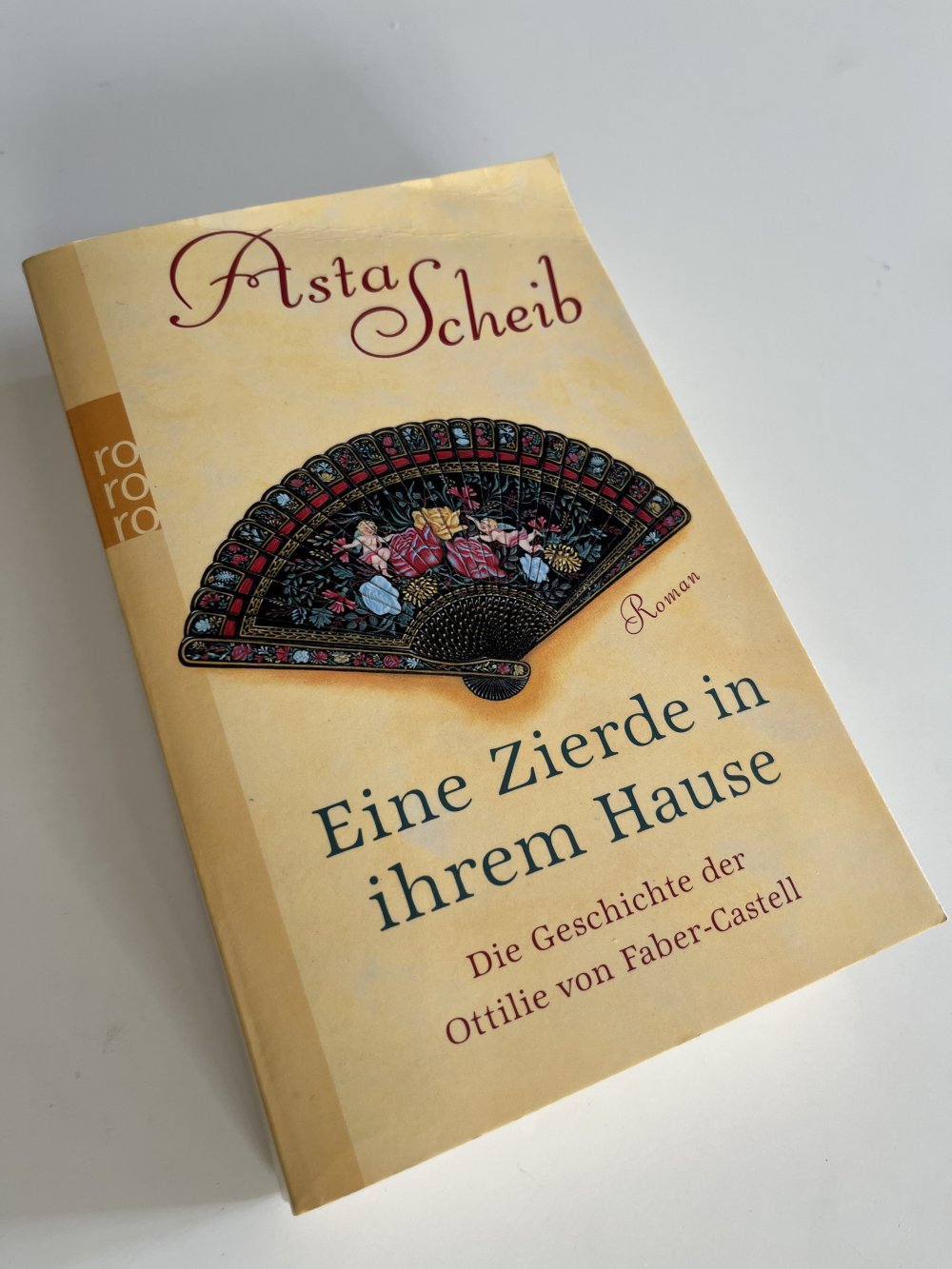 Eine Zierde in ihrem Hause