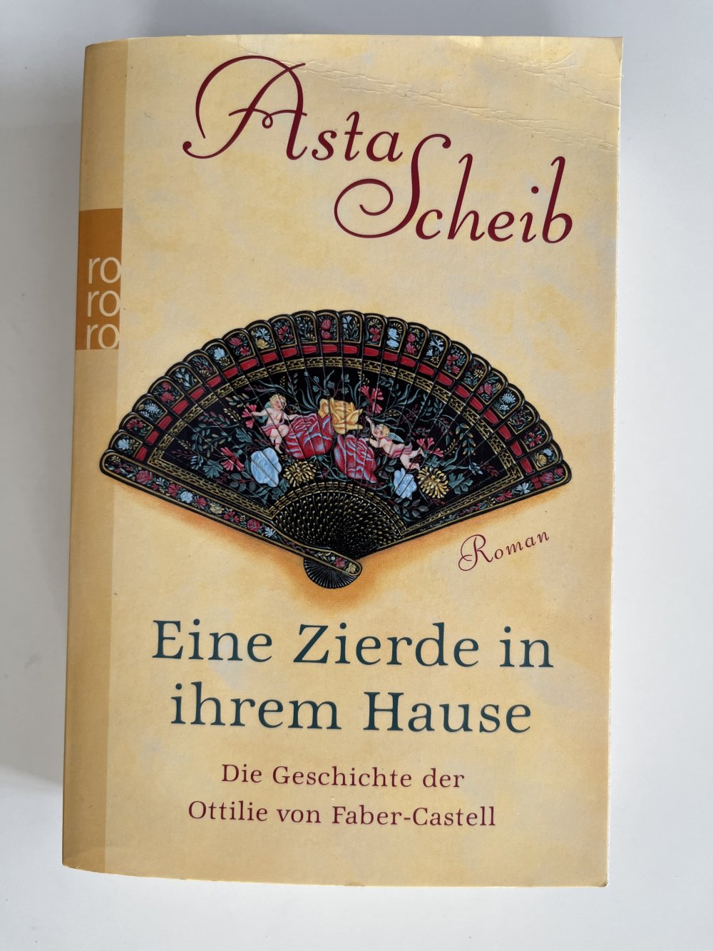 Eine Zierde in ihrem Hause