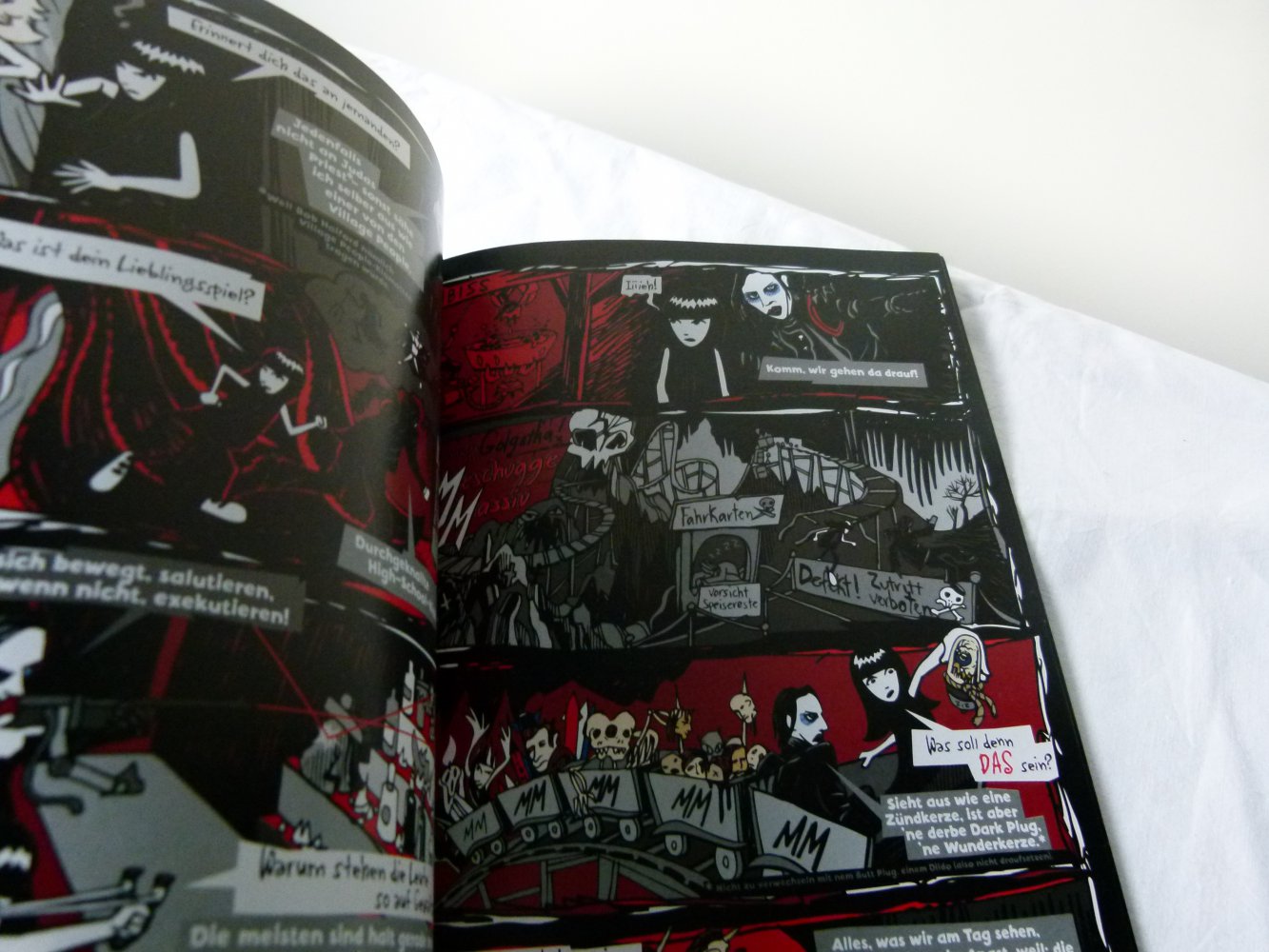 Emily the Strange - Dunkler Band 3 Comic inkl. Sticker, Gothic/Illustrationen