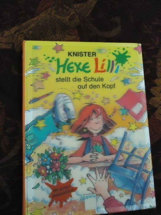 Hexe Lilli stellt die Schule auf den Kopf