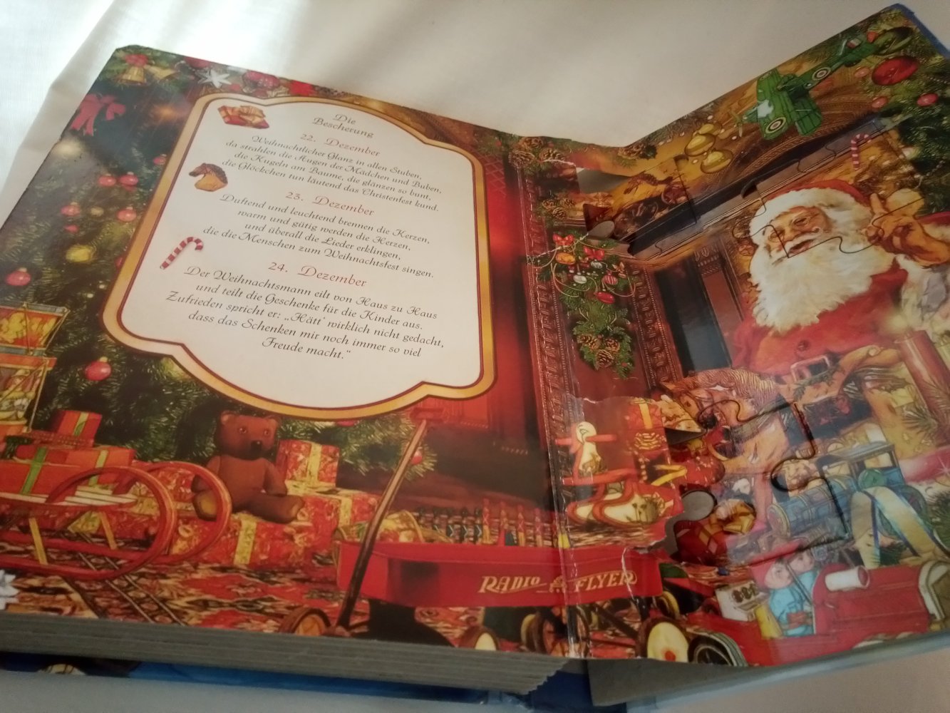 Adventskalender-Puzzle: Ein Buch mit 24 Puzzleteilen