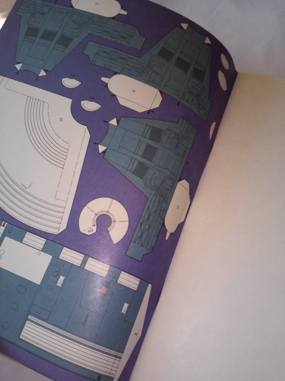 Alan Rose: Bauanleitung Saturn V: The World on the Move 1.Alg.