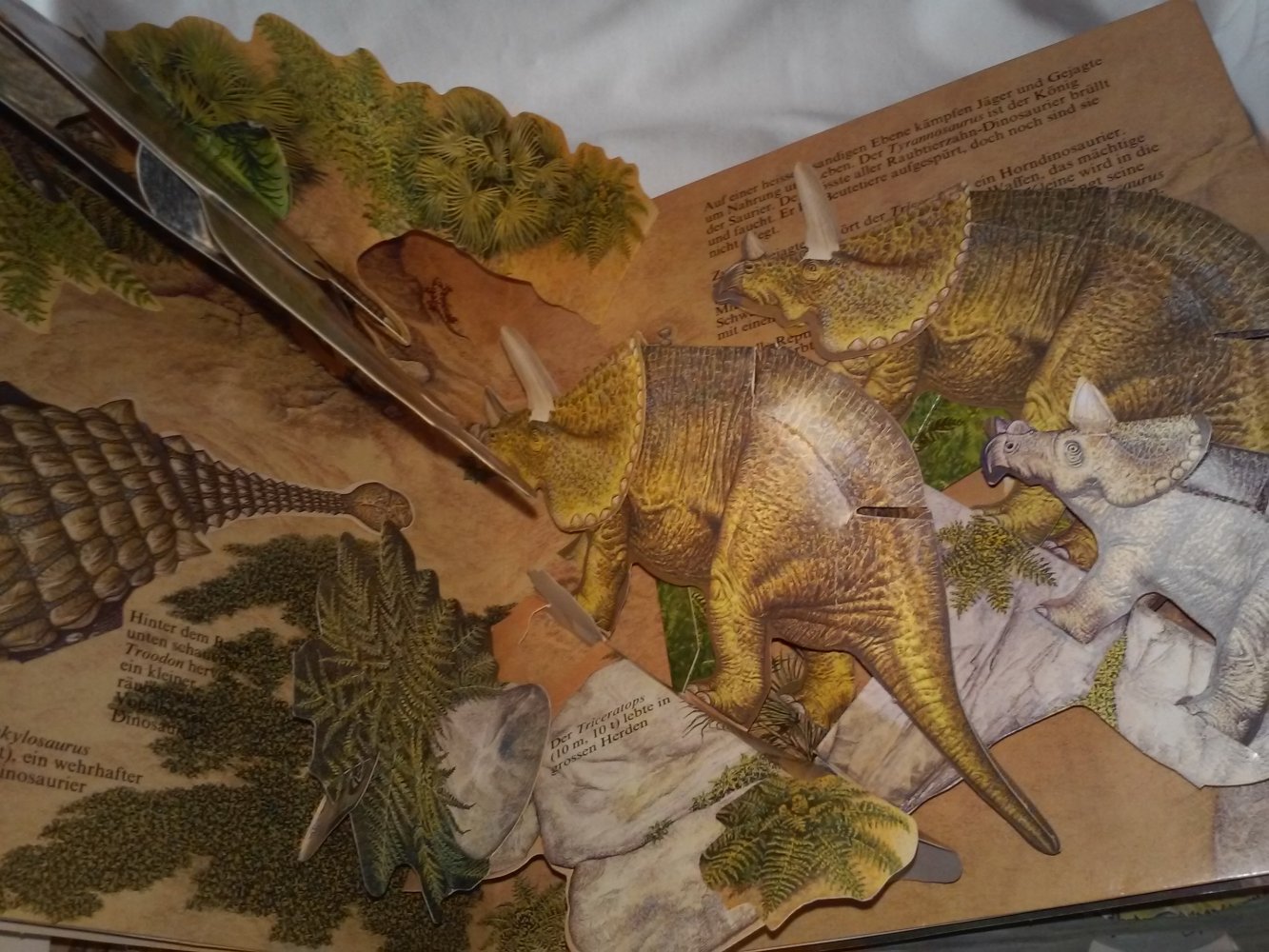 Die Dinosaurier. Geschöpfe der Urzeit. Ein Buch mit beweglichen Bildern