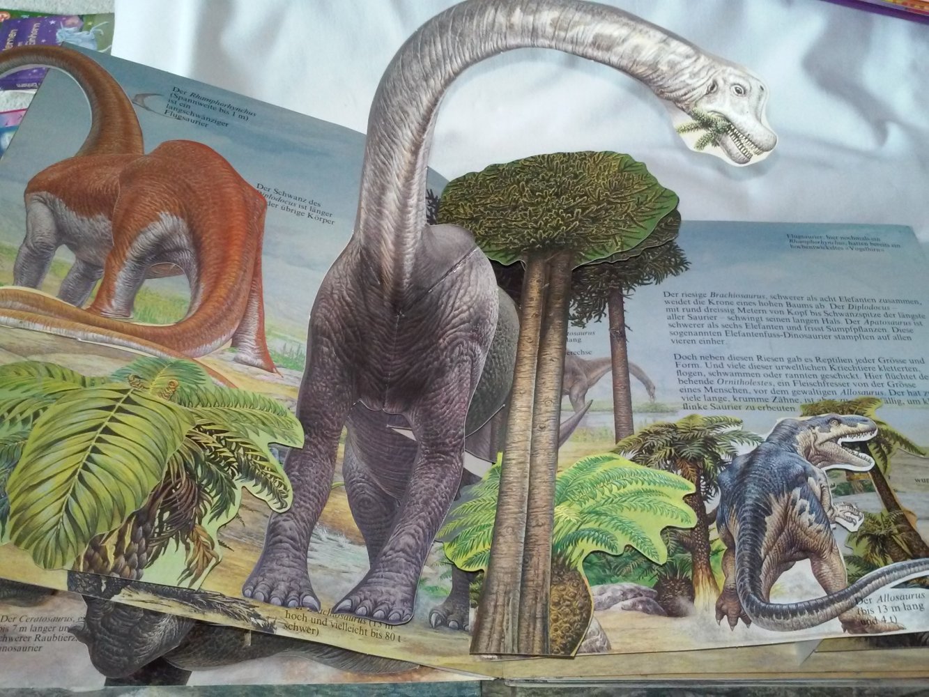 Die Dinosaurier. Geschöpfe der Urzeit. Ein Buch mit beweglichen Bildern
