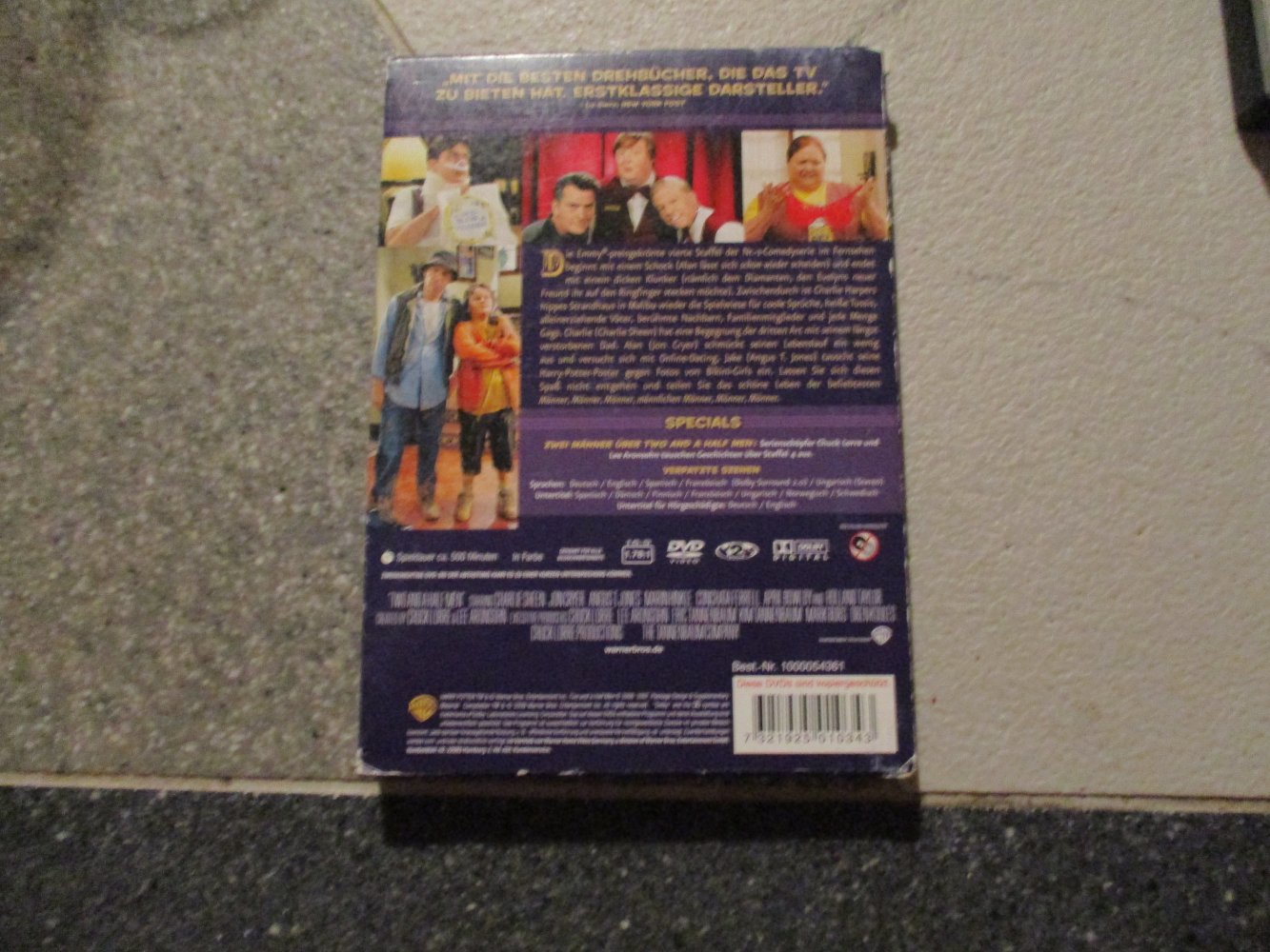 dvd serie,komplette vierte staffel,ab 12 ,two and the half men.4 dvds