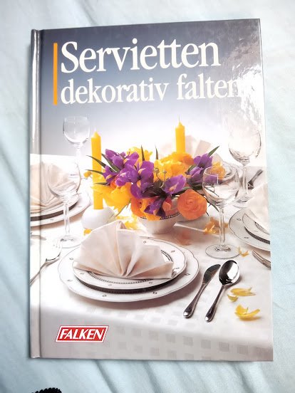 Servietten dekorativ falten Falken buch 