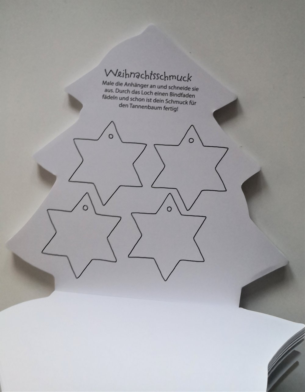 NEU Malbuch in Tannenbaumform mit Weihnachtsmotiven