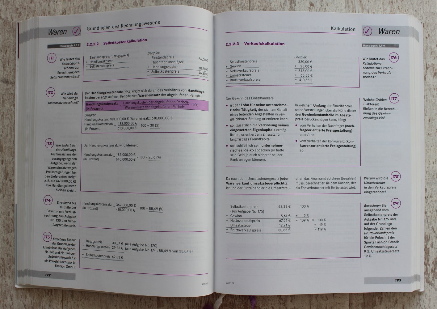 Prüfungsbuch Kaufleute im Einzelhandel Teil 1 und 2 inkl. CD