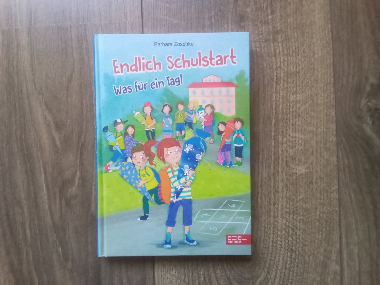 Endlich Schulstart! Barbara Zoschke Schule ist Toll! Logli Buch Sabine Kalwitzki