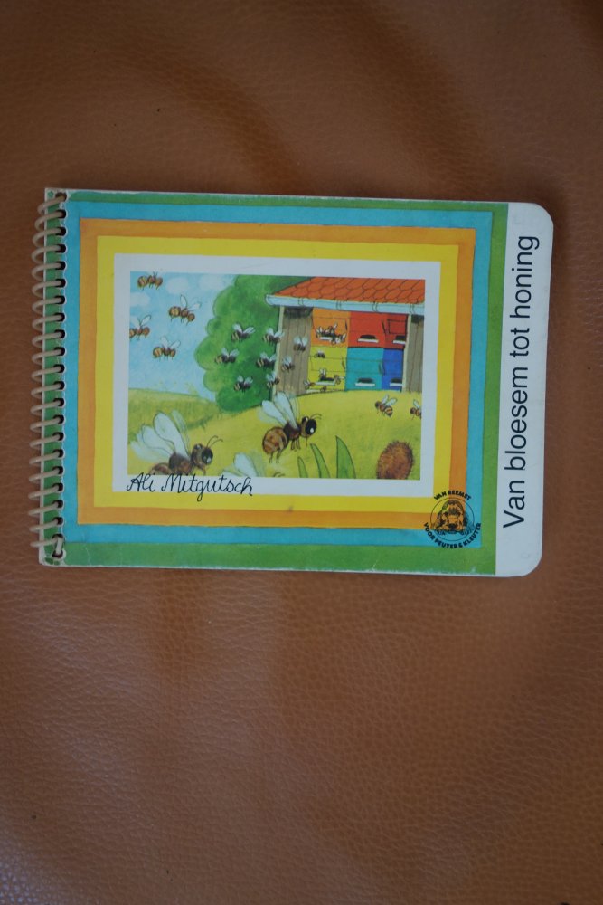 van bloesem tot honing Ali Mitgutsch Sachbuch Spiralbindung NL