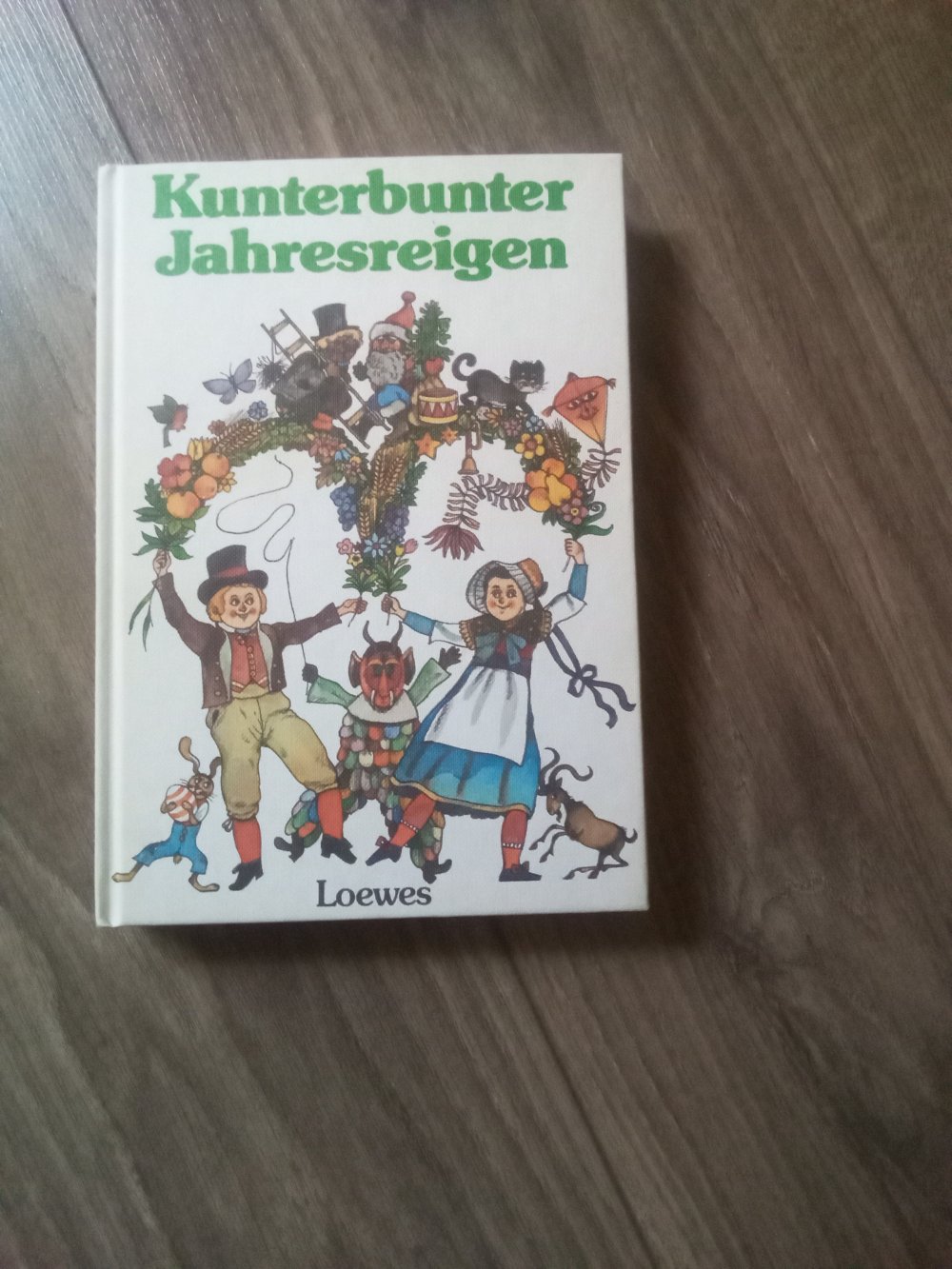 verschiedene Bücher Bambi verrückte Geschichten Jahresreigen Kinderklub