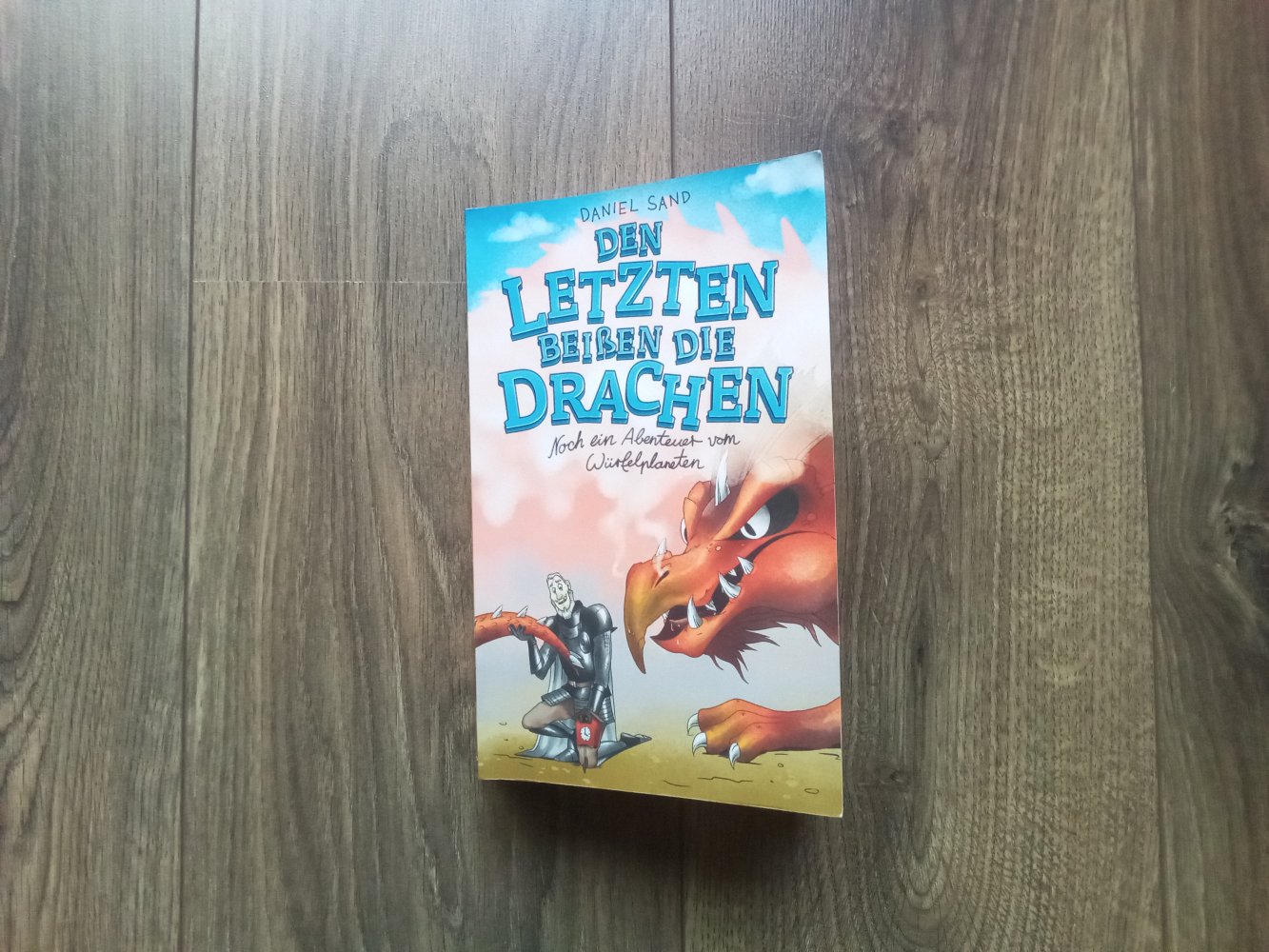 Den Letzten beißen die Drachen: Noch ein Abenteuer vom Würfelplaneten Daniel Sand  Fantasy