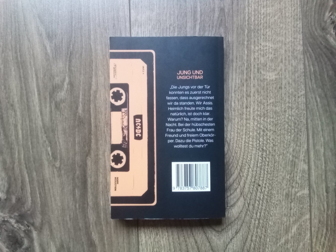 Federico Avino Jung und Unsichtbar