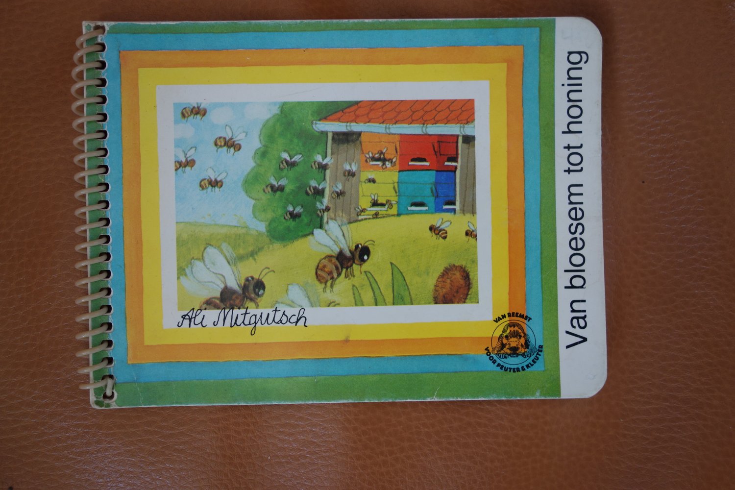 van bloesem tot honing Ali Mitgutsch Sachbuch Spiralbindung NL