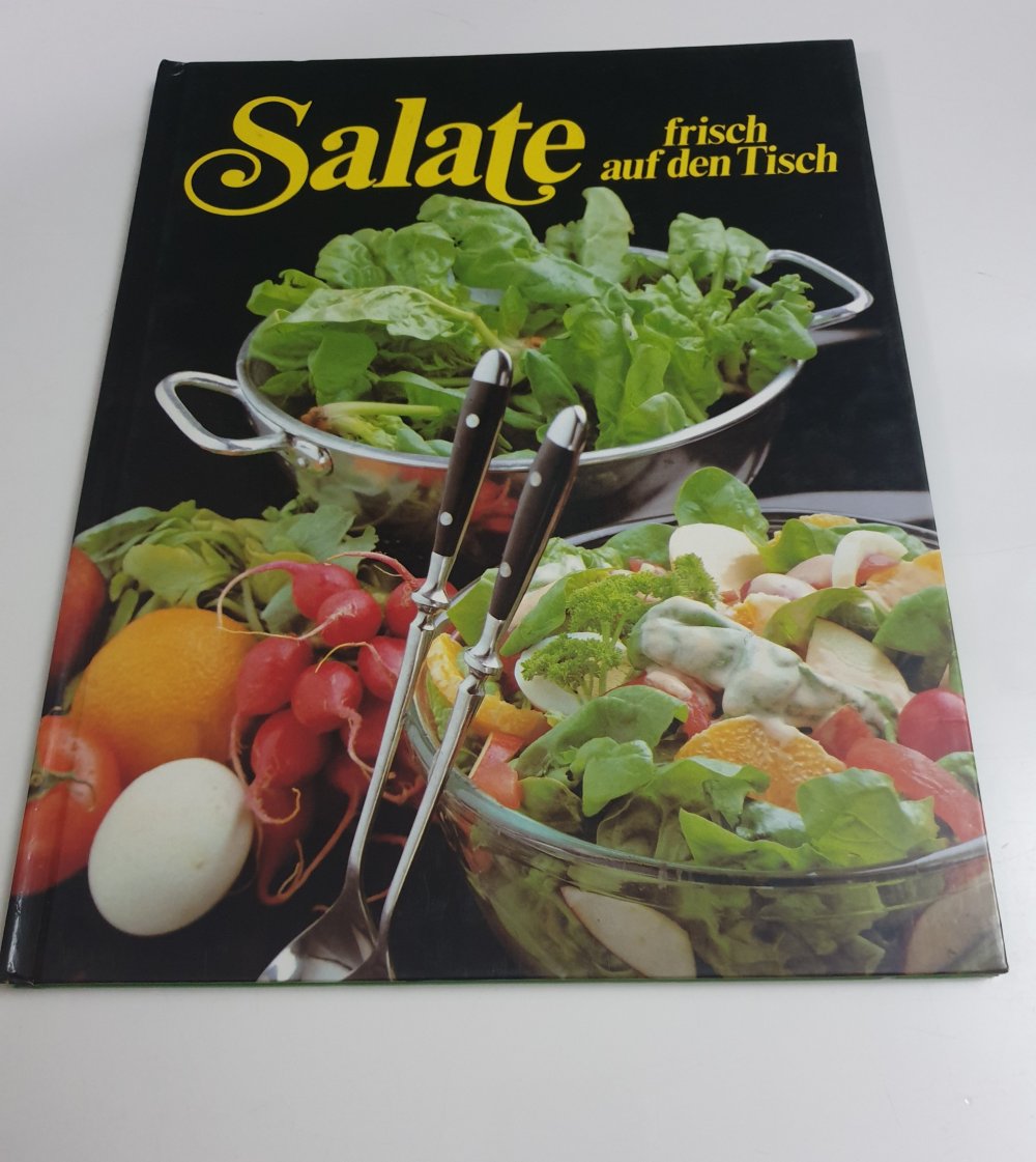 Salate frisch auf den Tisch