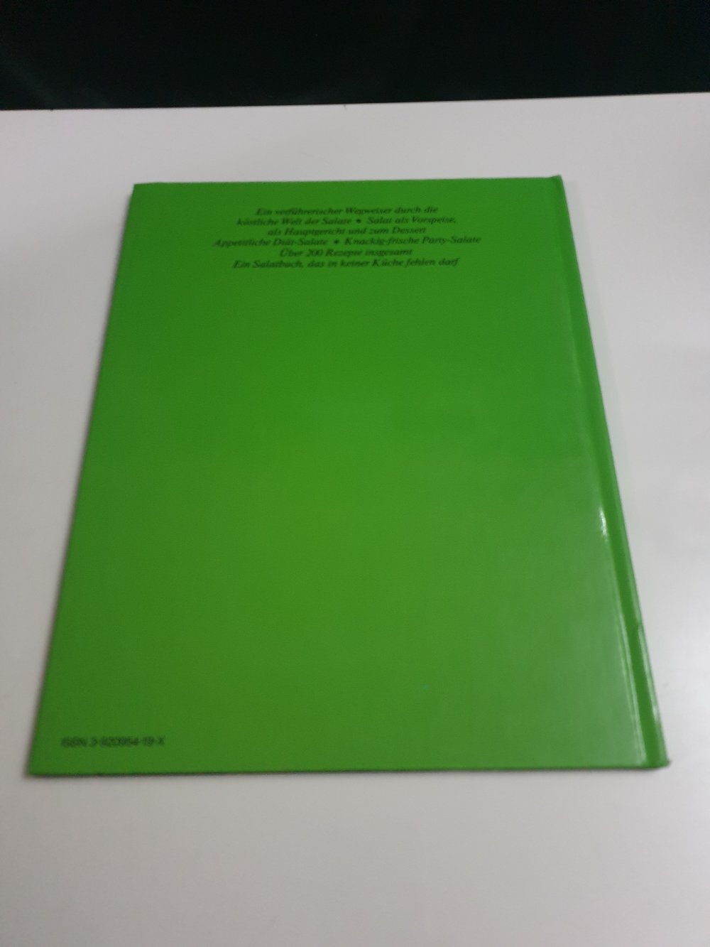 Salate frisch auf den Tisch