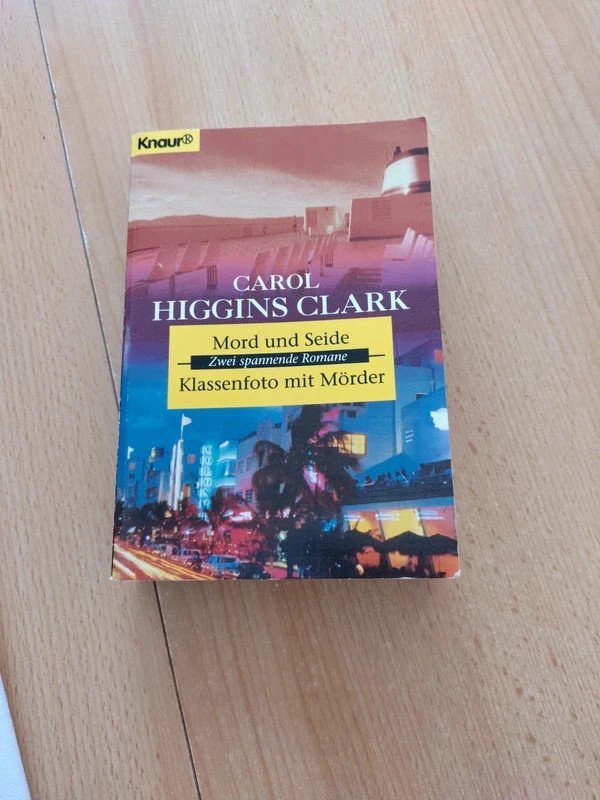 Mord und Seide/ Klassenfoto mit Mörder