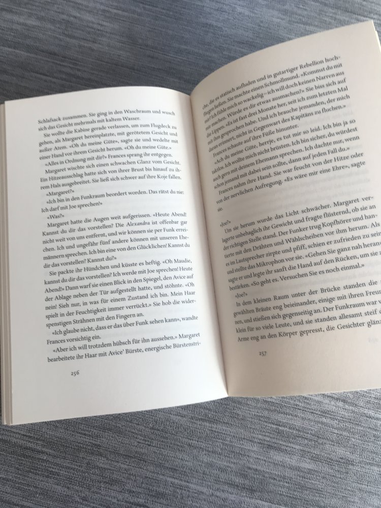 Jojo Moyes Roman Über und der Himmel unter uns das Meer Erstausgabe Taschenbuch Bestseller 