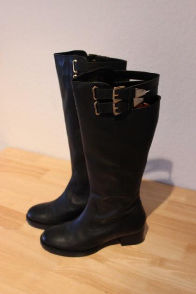 Wunderschöne neue schwarze Lederstiefel - nie angezogen!