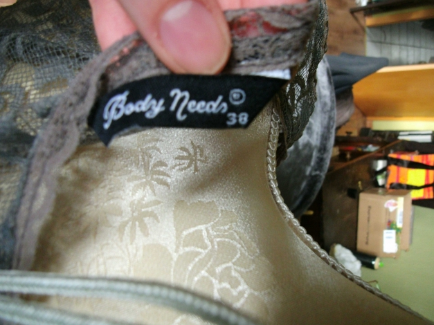 Body needs Hängerchen Kleid Longtop Spitze schlamm taupe