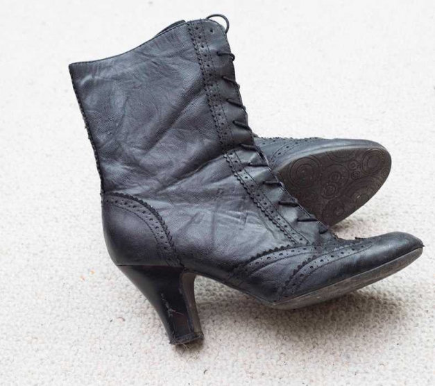 Stiefel im Can Can-Style