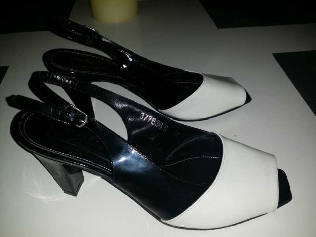 Wunderschöne Sandaletten aus leder schwarz weiß von L.Lambertacci