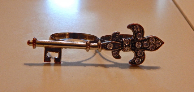 cooler doppelring mit schlüssel :)