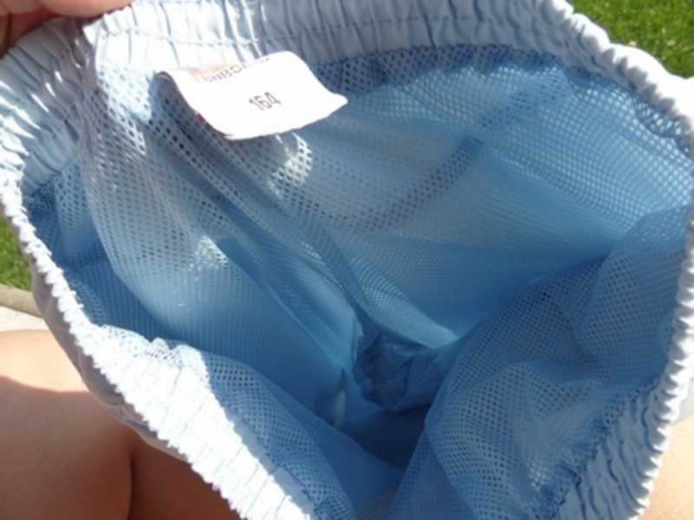 Leichte hellblaue Sporthose