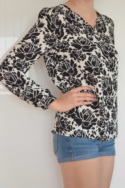 Bluse mit Blümchenmuster floral schwarz/weiß