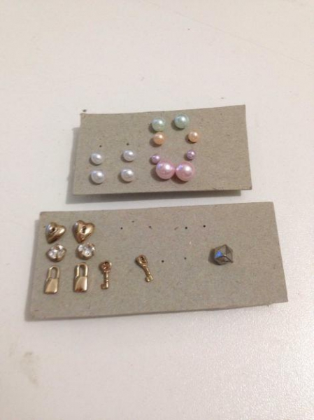 Verschiedene Ohrringe