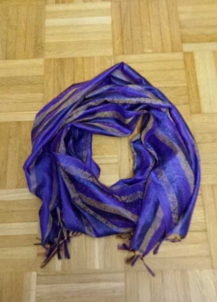 Schöner Lila SeidenSchal
