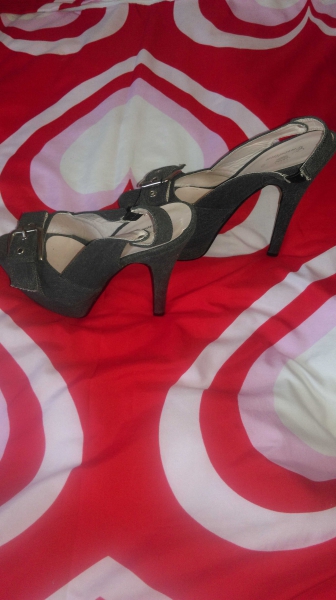 Schuhe+Handtasche anzubieten!!!!