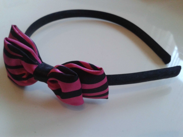 Haarreifen mit gestreifter Schleife