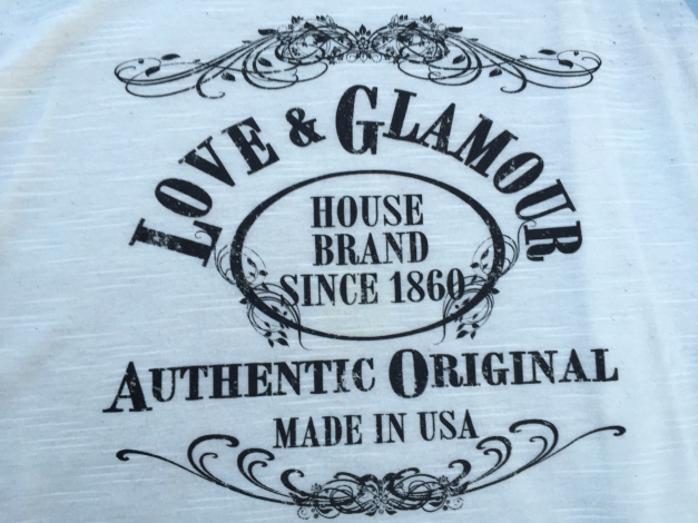 Weißes Top mit Schriftzug