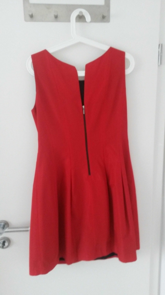 rotes Cocktailkleid